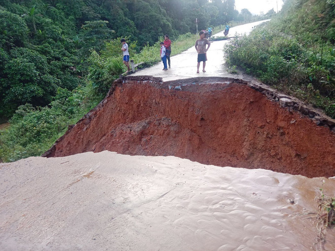 Quảng Trị: Khẩn trương khắc phục các điểm xói lở, ngập lụt do mưa lớn ảnh 2