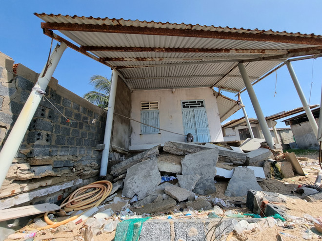 Ninh Thuận: Người dân lo lắng vì sóng biển xâm thực sâu vào đất liền ảnh 1