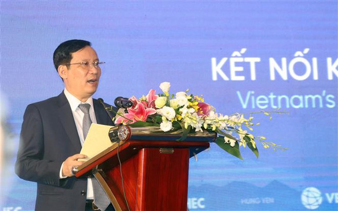 Chủ tịch VCCI Phạm Tấn Công phát biểu tại diễn đàn. (Ảnh: Văn Đức/TTXVN) Kết nối kinh tế trục cao tốc phía Đông: Tận dụng thế mạnh 4 địa phương ảnh 2