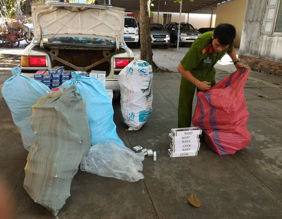 Cảnh sát kinh tế Tiền Giang bắt lô hàng gần 4.300 bao thuốc lá lậu ảnh 1