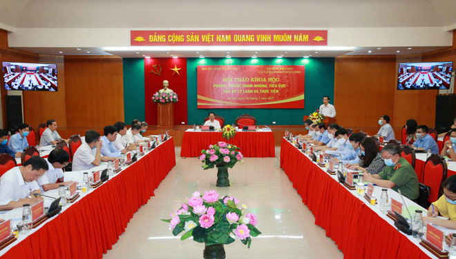 Gắn kết chặt chẽ phòng, chống tham nhũng với chống tiêu cực ảnh 2