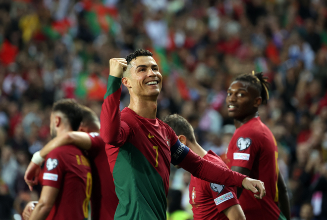 Ronaldo lập thêm kỳ tích chưa từng có trong lịch sử bóng đá ảnh 1