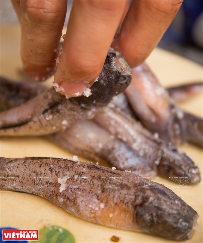 Chết mê với món cá bống kho nghệ đậm đà hương vị quê hương ảnh 3