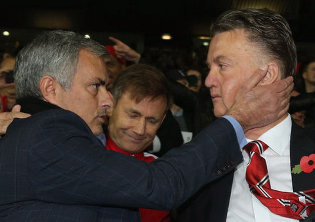 Sốc: Jose Mourinho thay Louis van Gaal dẫn dắt Manchester United? ảnh 1