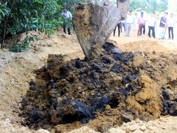 Phạt trên 1 tỷ đồng vụ chôn lấp chất thải nguy hại từ Formosa Hà Tĩnh ảnh 1