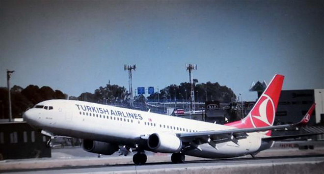 Máy bay Turkish Airlines lại phải đổi hướng bay vì gói hành lý lạ ảnh 1
