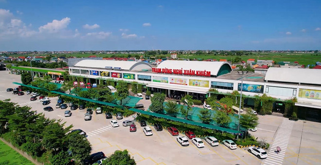 Các trạm dừng nghỉ được đầu tư sẽ tạo thuận lợi nghỉ ngơi và các dịch vụ đi kèm cho người tham giao thông. (Ảnh: PV/Vietnam+) tram xuan khiem 1.jpg