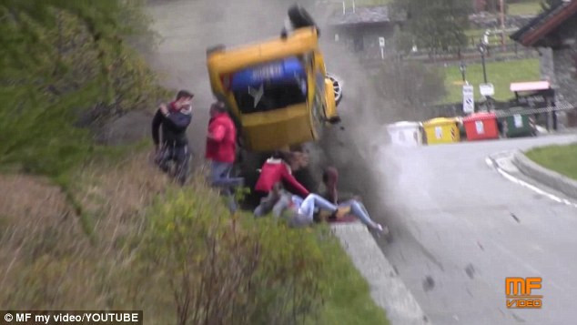 Thoát chết thần kỳ trong vụ tai nạn kinh hoàng ở đường đua ảnh 3