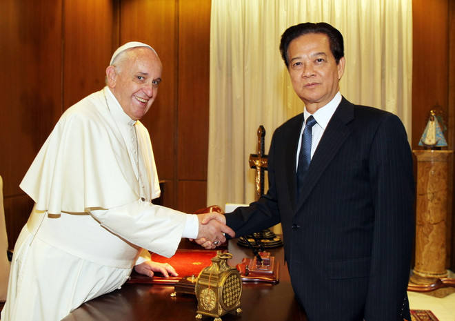 Thủ tướng Nguyễn Tấn Dũng hội kiến với Giáo hoàng Francis. Ảnh: Đức Tám – TTXVN Thủ tướng Nguyễn Tấn Dũng hội kiến Giáo hoàng Francis ảnh 1