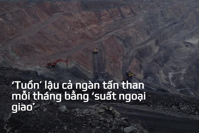 Hoạt động tuồn bán than trái phép diễn ra rầm rộ ở xung quanh Mỏ than Khánh Hòa, Thái Nguyên. (Ảnh: P.V/Vietnam+) Bài 2: ‘Tuồn’ lậu cả ngàn tấn than mỗi tháng bằng ‘suất ngoại giao’ ảnh 1