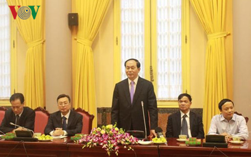 Chủ tịch nước Trần Đại Quang tiếp đoàn cựu sỹ quan an ninh miền Nam. (Nguồn: VOV) Chủ tịch nước gặp mặt đại biểu cựu sỹ quan an ninh miền Nam ảnh 1
