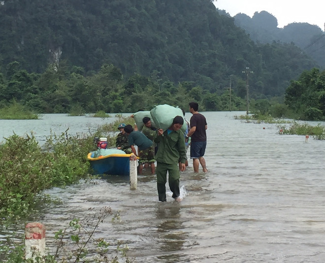 Tập đoàn Viettel quyên góp ủng hộ đồng bào miền Trung 12 tỷ đồng ảnh 1