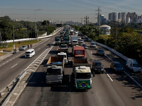 Brazil đạt thỏa thuận tạm ngừng cuộc đình công của tài xế xe tải ảnh 1
