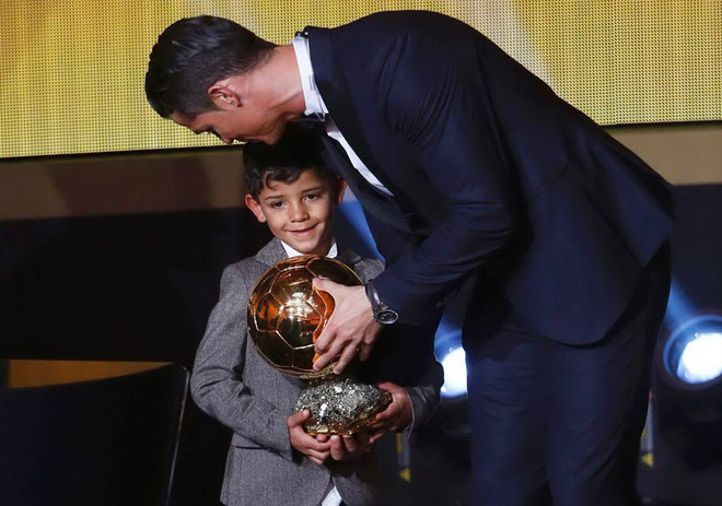 Cristiano Ronaldo đoạt Quả bóng vàng FIFA 2014: Điều xứng đáng! ảnh 1