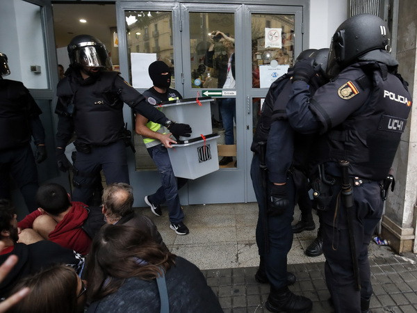 Chính quyền Catalonia thông báo 90% người đi bỏ phiếu muốn nền độc lập ảnh 1