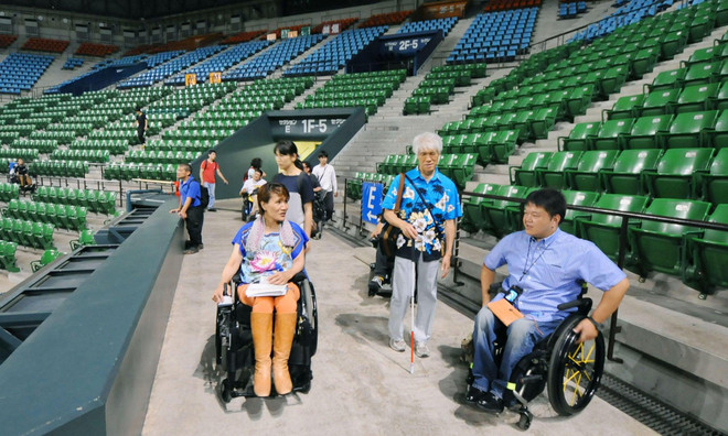 Khán giả khuyết tật được ưu tiên khi tới dự Paralympics 2020. (Nguồn: Guardian) Nhật Bản ưu tiên cho các khán giả khuyết tật tới dự Paralympics 2020 ảnh 1