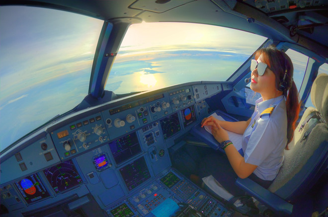 Nữ Cơ phó Vietnam Airlines: 'Phấn khích được bay lượn bầu trời’ ảnh 1
