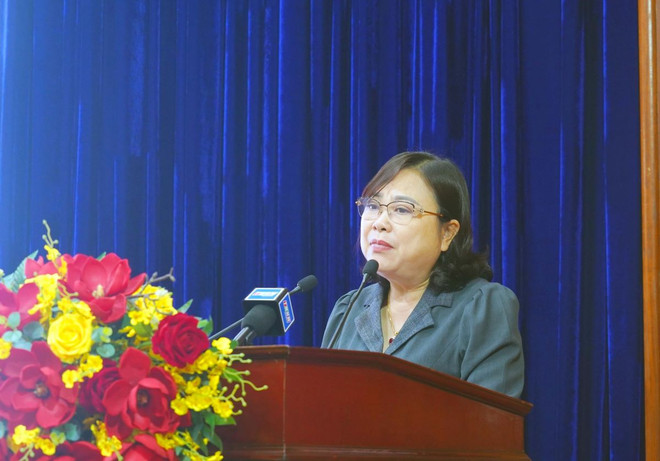 Bà Lê Thị Thanh Hà, Trưởng Ban Tuyên giáo Tỉnh ủy Hà Nam phát biểu kết luận hội nghị. (Ảnh: Thanh Tuấn/TTXVN) ttxvn_ha_nam_trien_khai_dot_sinh_hoat_chinh_tri_tu_tuong_sau_rong_bai_viet_cua_tong_bi_thu_2304-2.jpg