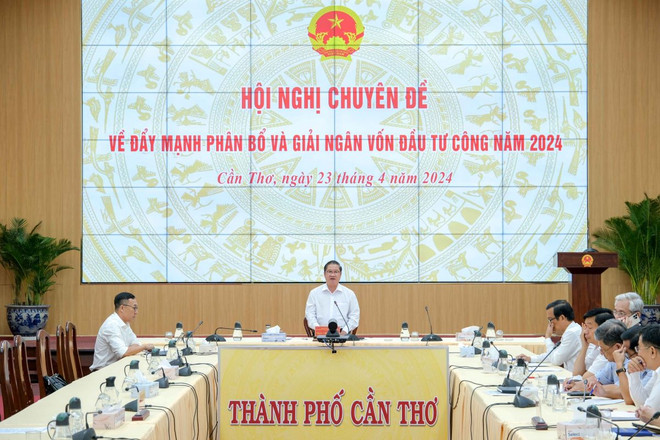 Quang cảnh hội nghị. (Ảnh: Thanh Liêm/TTXVN) ttxvn_xu_ly_cac_hanh_vi_thieu_trach_nhiem_cham_tre_trong_giai_ngan_von_dau_tu_cong_tai_can_tho_2.jpg