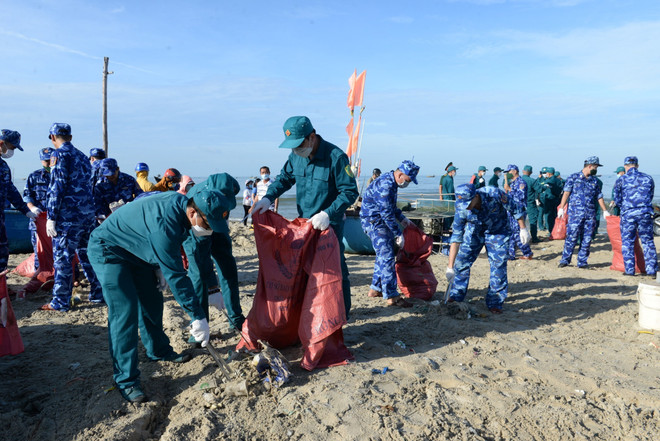 Bộ Tư lệnh vùng Cảnh sát biển 2 đồng hành với ngư dân huyện đảo Lý Sơn ảnh 1