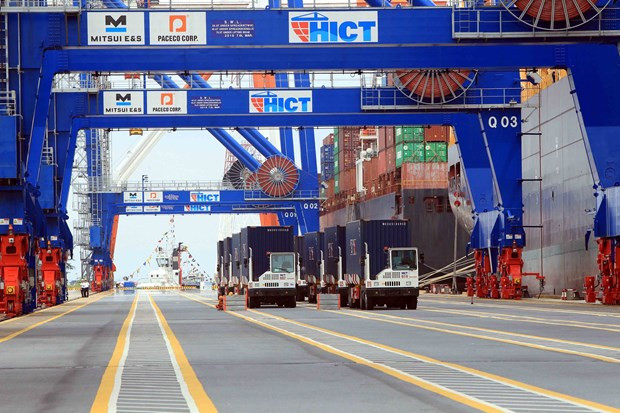 Thông quan hàng hóa xuất nhập khẩu tại cảng biển. (Ảnh: TTXVN) Bộ Công Thương cảnh báo sớm ngăn chặn gian lận xuất xứ ảnh 2