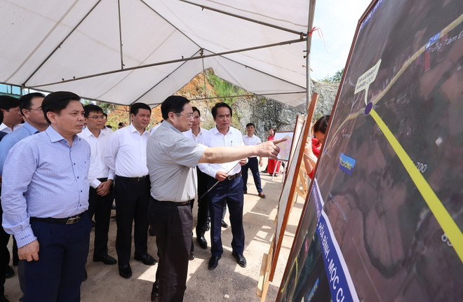 Thủ tướng kiểm tra các công trình hạ tầng tại Hòa Bình và Sơn La ảnh 1