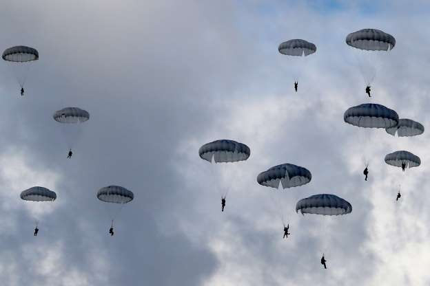 Nga cử lính nhảy dù đến Belarus tham gia tập trận chung ảnh 1
