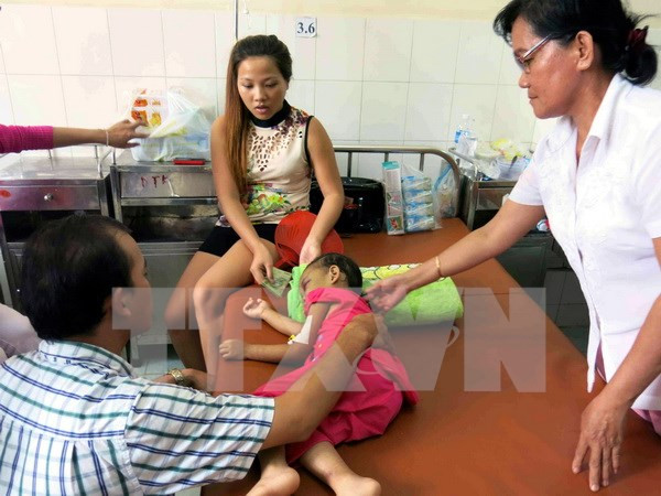 Trên 6 năm tù cho người mẹ và chồng hờ đánh dã man con gái 4 tuổi ảnh 1