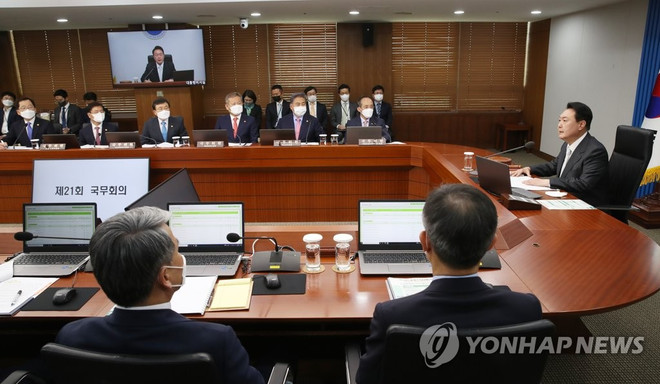 Tổng thống Hàn Quốc Yoon Suk-yeol chủ trì cuộc họp nội các đầu tiên ảnh 1