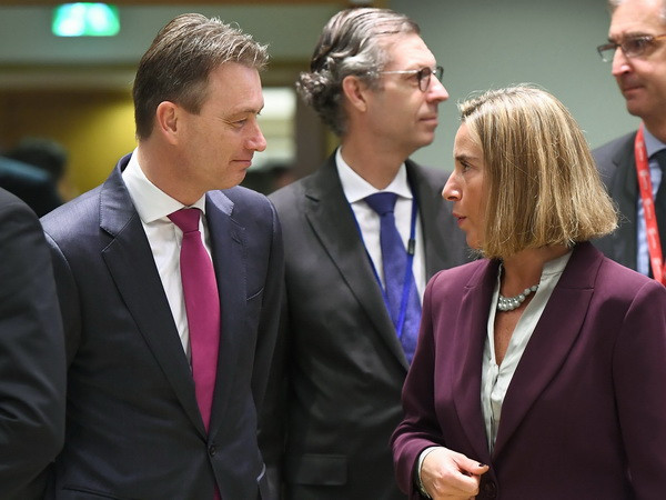 EU trừng phạt kinh tế Venezuela, trong đó có cấm vận vũ khí ảnh 1