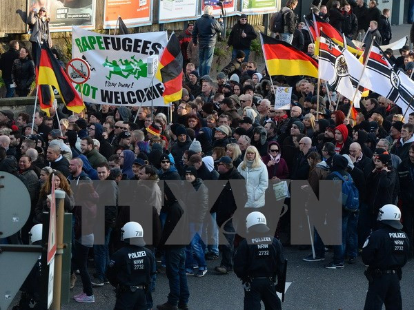 Đức: Bất đồng chính đảng gia tăng vì chính sách với người di cư ảnh 1