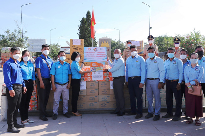 Campuchia hỗ trợ thực phẩm, vật tư y tế chống COVID-19 cho Việt Nam ảnh 1