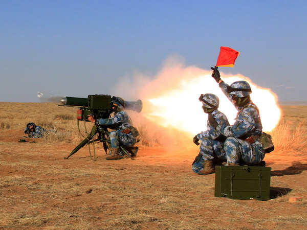 Khoảng 100 phần tử bịt mặt phá hủy các trạm an ninh ở Trung Quốc ảnh 1