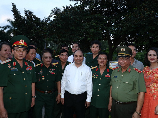 Thủ tướng thăm Xí nghiệp Thương binh Quang Minh tại Hải Phòng ảnh 1