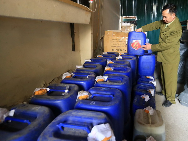 Phạt tù chủ cơ sở sản xuất rượu kém chất lượng gây ngộ độc ảnh 1