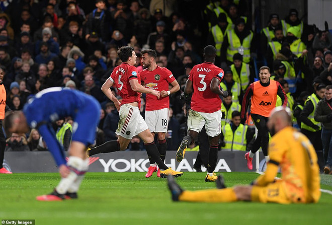 Chelsea lần thứ 3 bại trận trước M.U (áo đỏ) ở mùa giải này. M.U 'gieo sầu' cho Chelsea ngay tại thánh địa Stamford Bridge ảnh 1