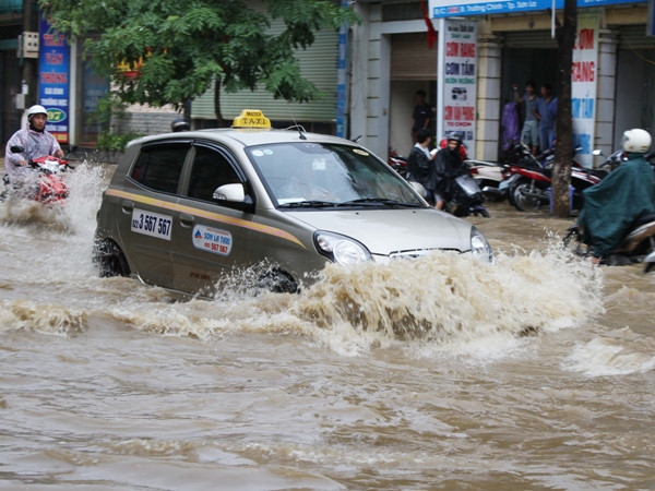 Bão số 3 suy yếu thành áp thấp nhiệt đới, mưa lớn trên cả nước ảnh 1