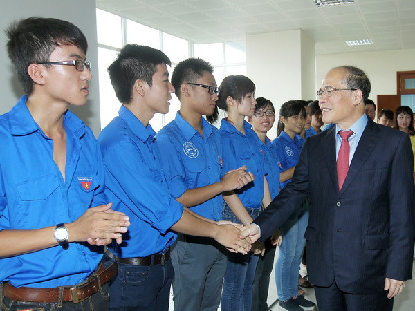 Chủ tịch Quốc hội dự lễ khai giảng tại Đại học Luật Hà Nội ảnh 1