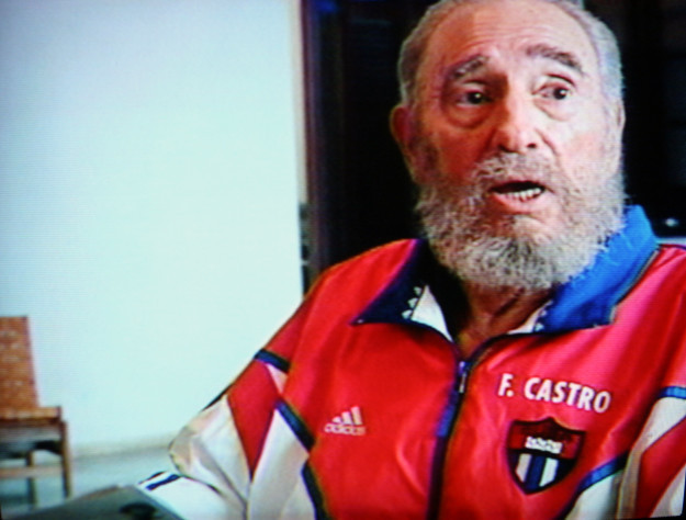 Fidel mặc một bộ đồ của Adidas. (Nguồn: Getty) Vì sao Lãnh tụ Cuba Fidel Castro thích mặc đồ thể thao Adidas? ảnh 1