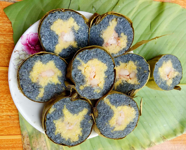 Bánh chưng đen. (Nguồn: baolaocai.vn) Bánh chưng đen - đặc sản ngày Tết của đồng bào dân tộc Tày ảnh 1