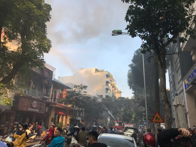 Hà Nội: Cháy lớn tại quán karaoke Nhất Thống trên phố Thi Sách ảnh 3