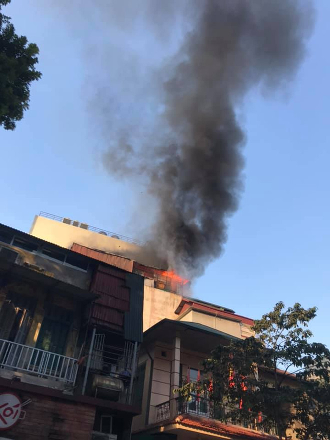 Hà Nội: Cháy lớn tại quán karaoke Nhất Thống trên phố Thi Sách ảnh 2