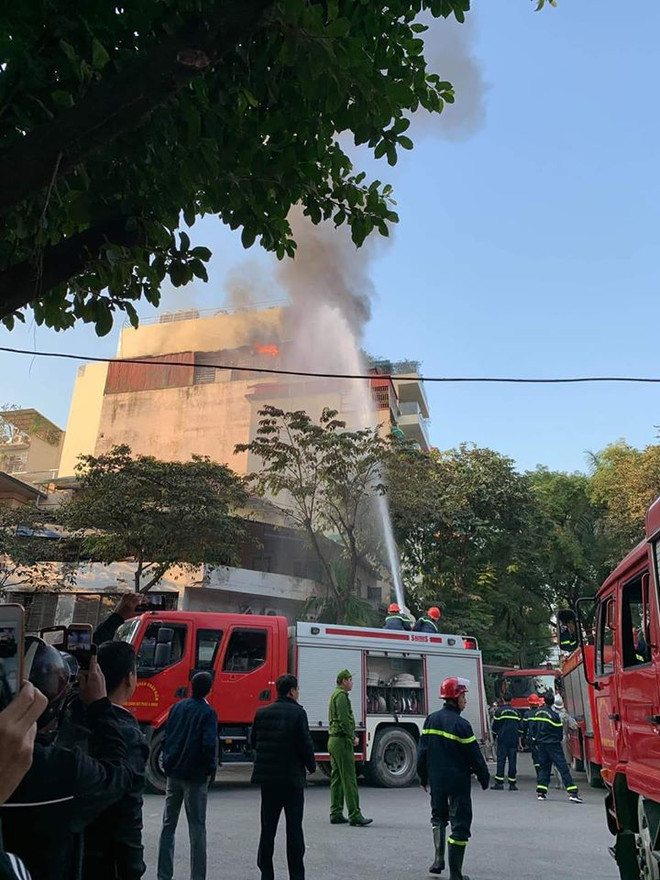 Hà Nội: Cháy lớn tại quán karaoke Nhất Thống trên phố Thi Sách ảnh 4