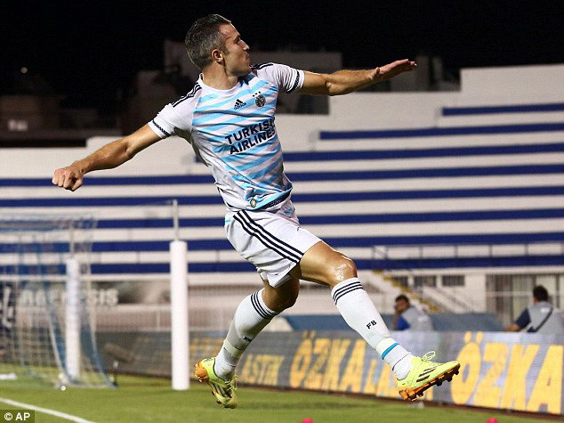 Cận cảnh Robin van Persie ghi bàn thắng đầu tiên cho Fenerbahce ảnh 1