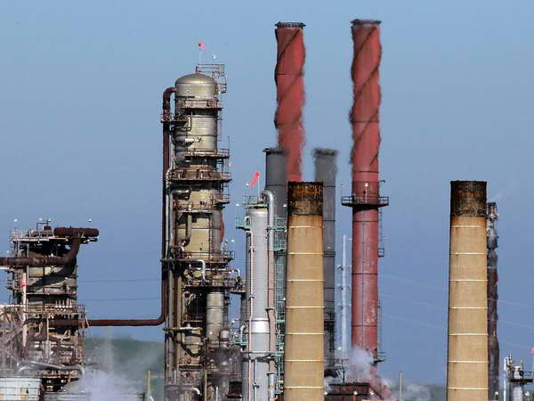 Giá dầu tăng nhờ số liệu kinh tế tích cực của Mỹ, Nhật, Trung ảnh 1