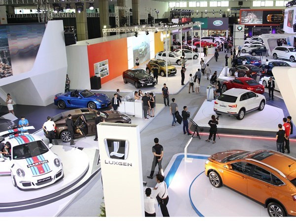 Gần 100 mẫu xe được trưng bày ở triển lãm Vietnam Motor Show ảnh 1