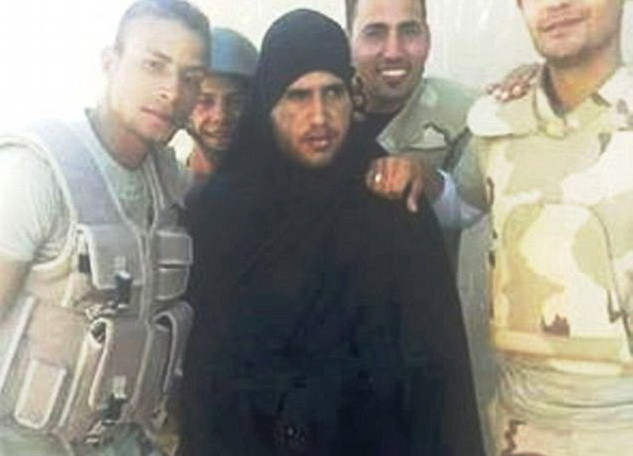 Phiến quân IS bị bắt khi đang cải trang làm phụ nữ để chạy trốn ảnh 1