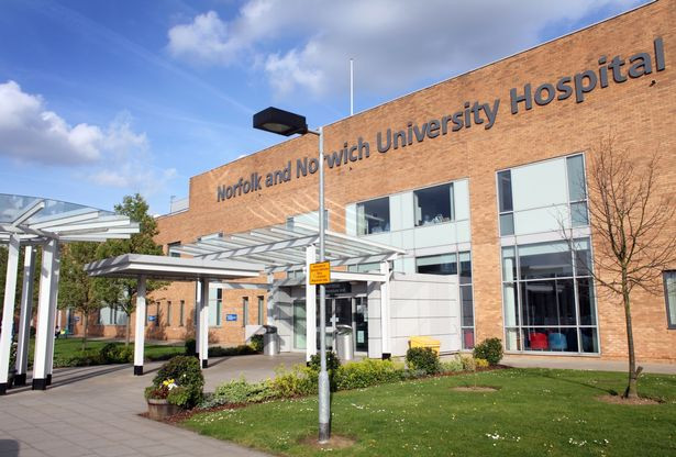 Bác sỹ gửi video khỏa thân cho bệnh nhân từ email bệnh viện ảnh 2