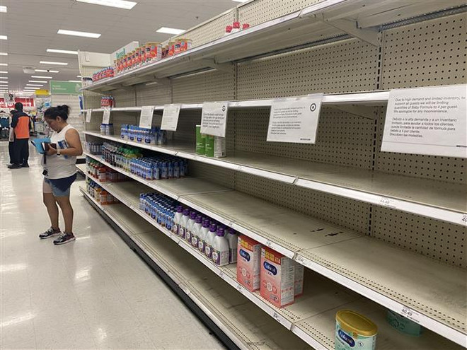 Mỹ: New York ban bố tình trạng khẩn cấp vì thiếu sữa bột cho trẻ em ảnh 1