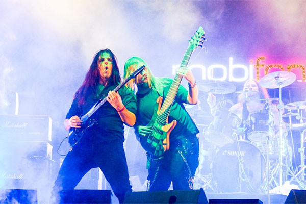 Andromeda mang cả “toán học” vào trong nhạc Rock ảnh 2